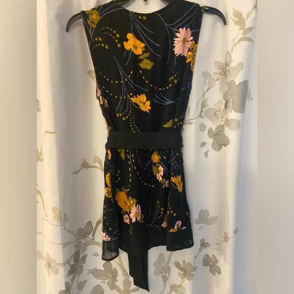 ModCloth Floral tank top - medium - Picture 2 of 3